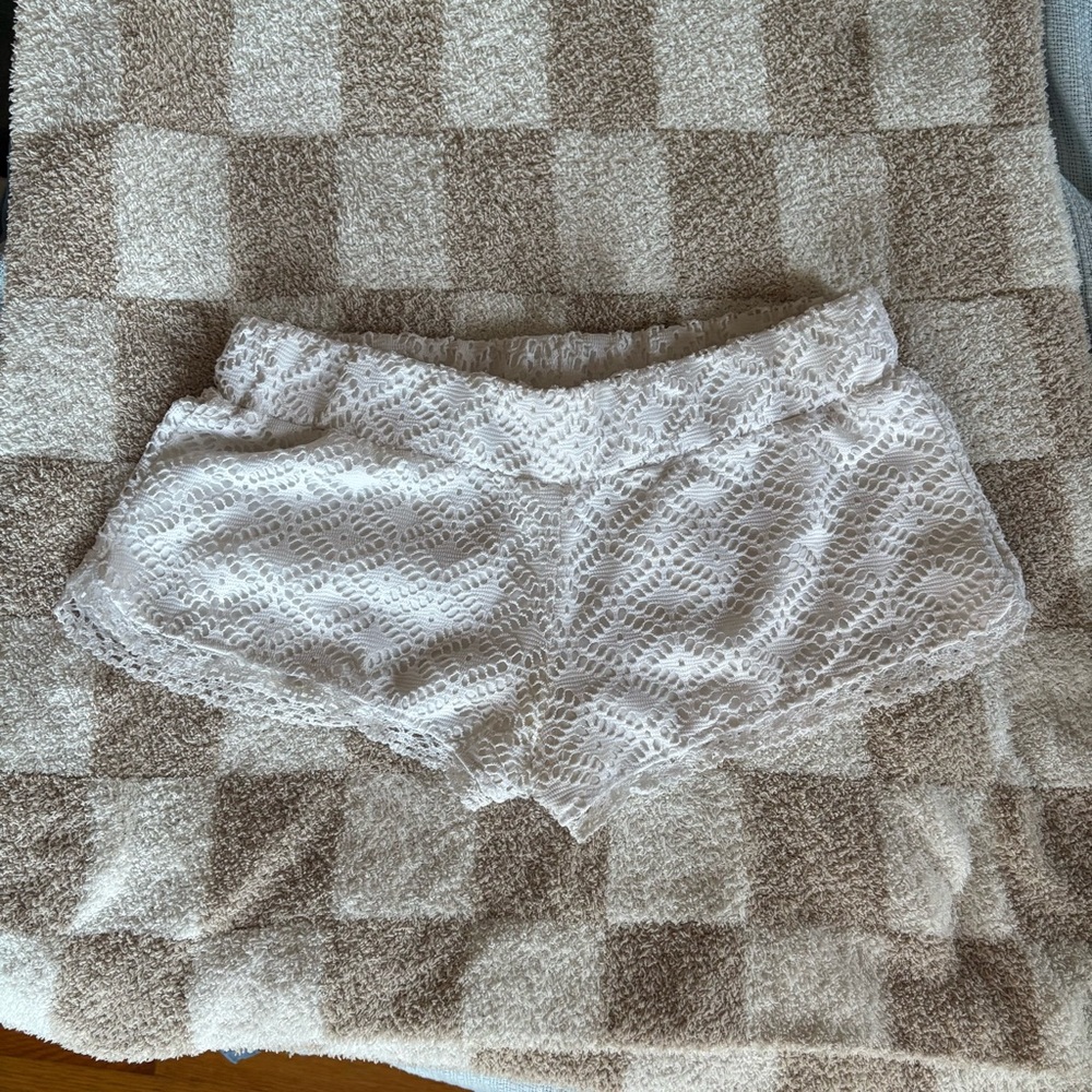 White Embroidered Shorts - XS/S Summer crochet embroidered
